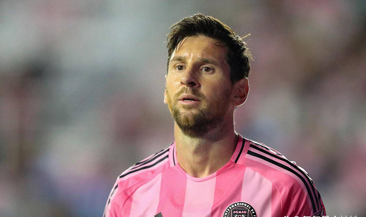 乐鱼-出色防守引发热议！，梅西在TES比赛中爆冷观众掌声雷动-乐鱼