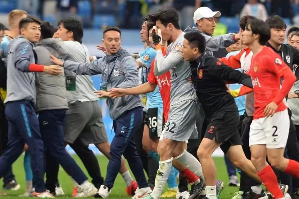 冲刺阶段多特蒙德调整名单以备社区盾，队长鼓劲环节打磨，赛场秩序良好，训练强度明显提升的简单介绍